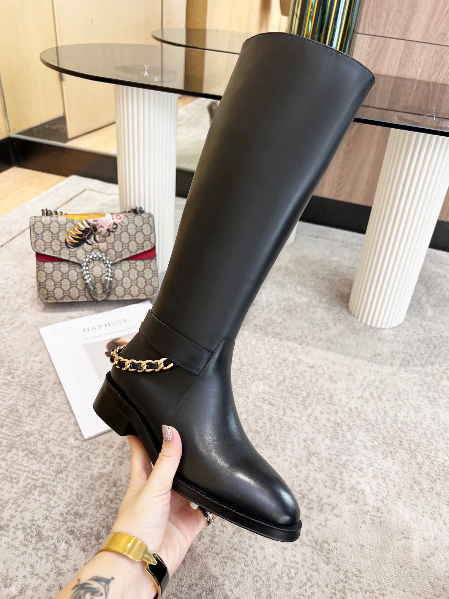👟👟Ex-factory price 600👟👟 Chanel classic Chanel ⭐️The latest model from the Paris catwalk, 🌹super breathable and comfortable on the feet, especially long legs, fabric: original customized calfskin, lining: sheepskin:: 35-41:
